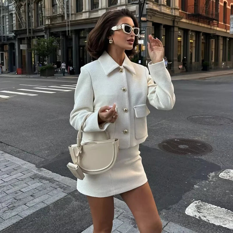 Set "Riviera Chic" | Λευκό Τουίντ 2 Τεμαχίων | Cropped Σακάκι & Μίνι Φούστα | Varsity