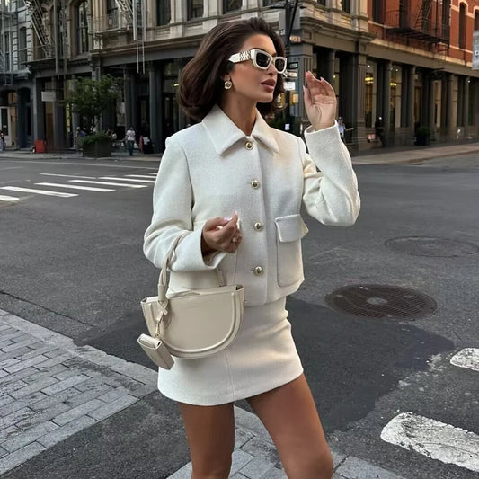 Set "Riviera Chic" | Λευκό Τουίντ 2 Τεμαχίων | Cropped Σακάκι & Μίνι Φούστα | Varsity